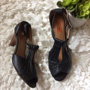 Miz Mooz Black leather retro heels sandals7 tstrap